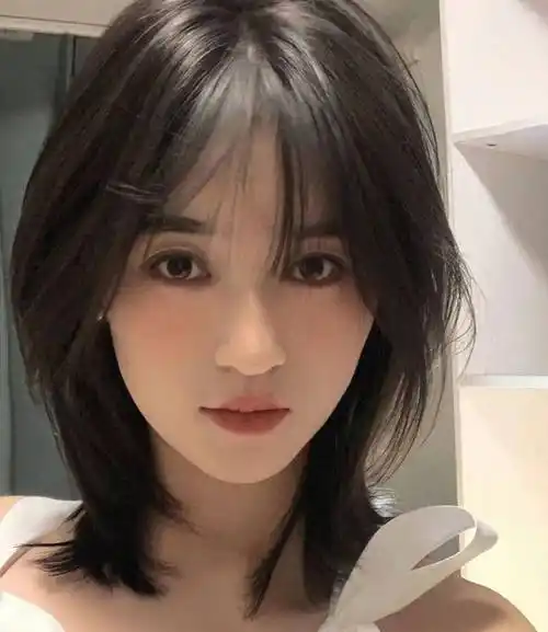 中年女性推荐这五款发型,减龄又洋气,性格温柔,最重要的是脸小