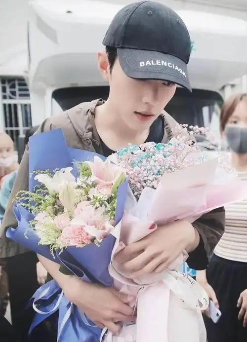 肖战捧花合集怕你不被人知又怕你人尽皆知