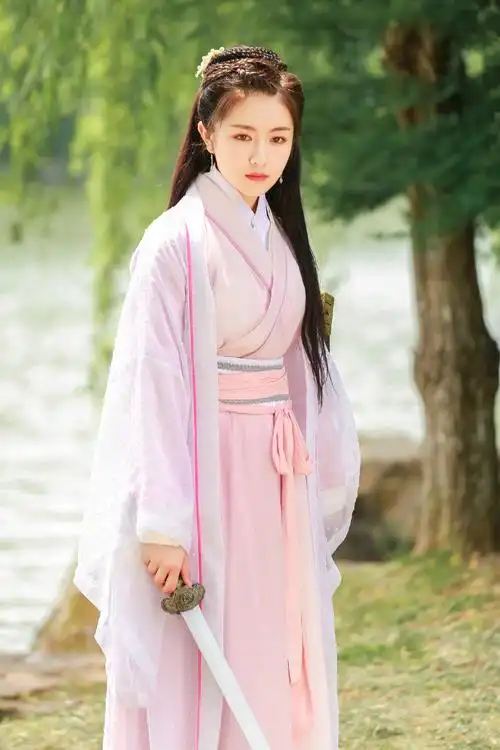 李兰迪粉嫩古装写真图片