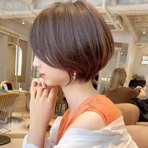 今年流行"四好"层次短发,立体蓬松很精致,适合大多数女性|发型|减龄