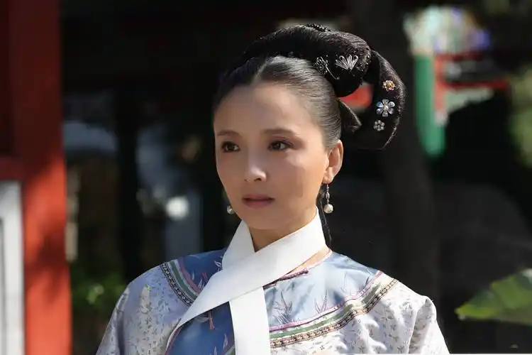 这部剧拍摄是在11年前,当时的影视行业还没有像今天这样烧钱,演员的