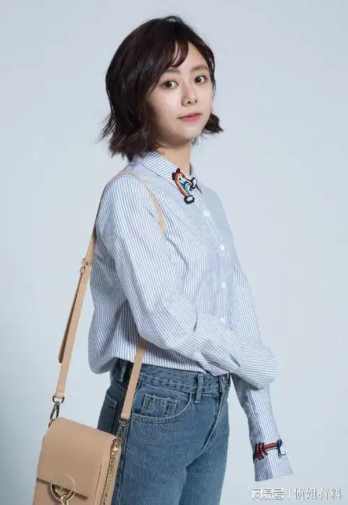 小美女谭松韵牛仔裤打扮棚拍定妆原素材超清原图什么水平