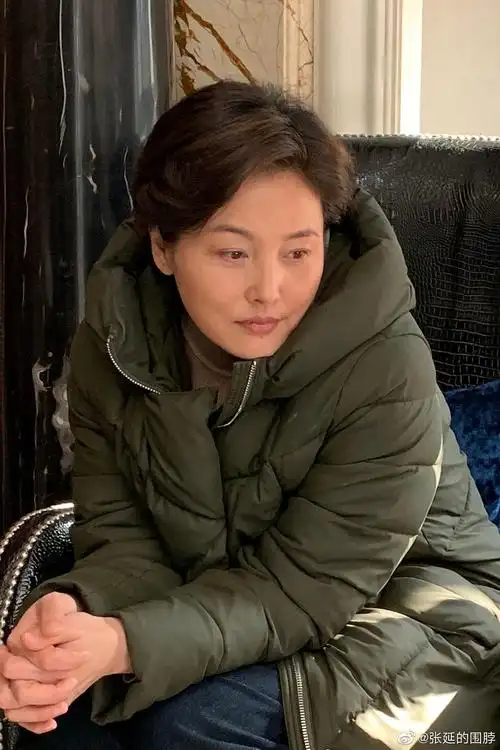 年近50岁的张延素颜近照