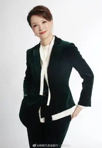 卿卿乃是信仰吖·卿好运:       董卿幸得识卿桃花面