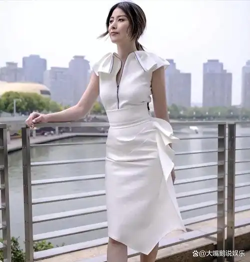 回顾陈慧琳出道25年无绯闻40岁高龄为初恋生子51岁容颜依旧