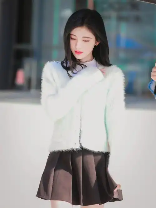 鞠婧祎私服穿搭