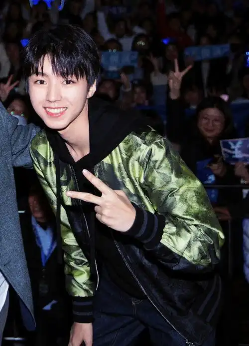 王俊凯去上班了