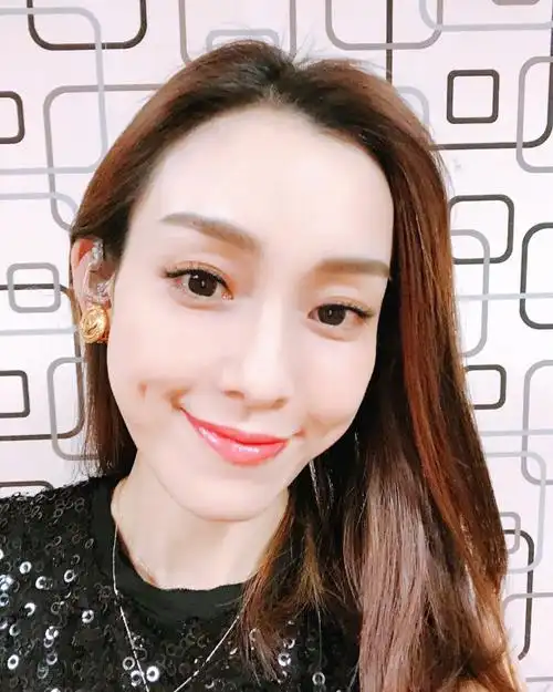 阳光面对自己范玮琪懂得减压很重要