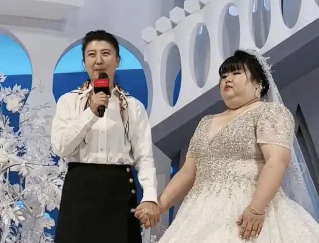 闫学晶亲自助阵,婆婆全程脸色不好看_白小白_关系_送祝福