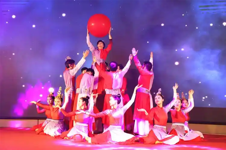 年会节目创意简单节目_年会节目策划_年会小节目