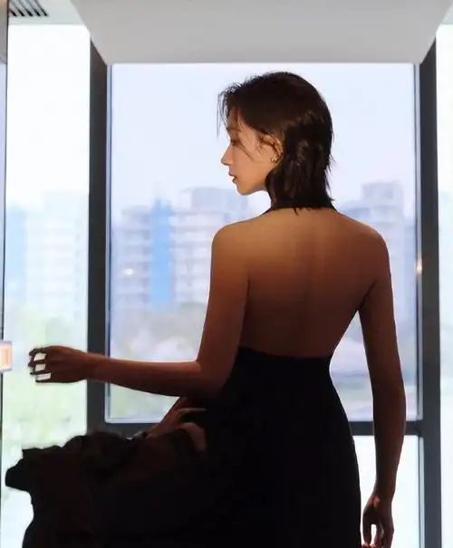 万茜:清明节诵读经典,通过《人民网》朗读《春》不输央视主持人|刘烨