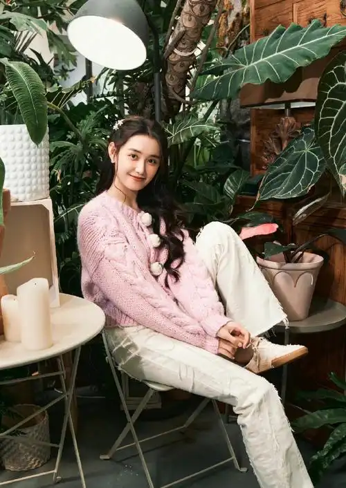 蒋依依晒大头照##蒋依依自拍live图