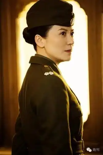明星中穿军装最美的是谁?