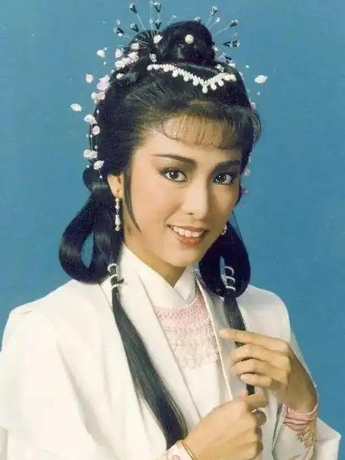 这也是第一部改编金庸武侠小说的电视剧,后来的《神雕侠侣》,米雪也把