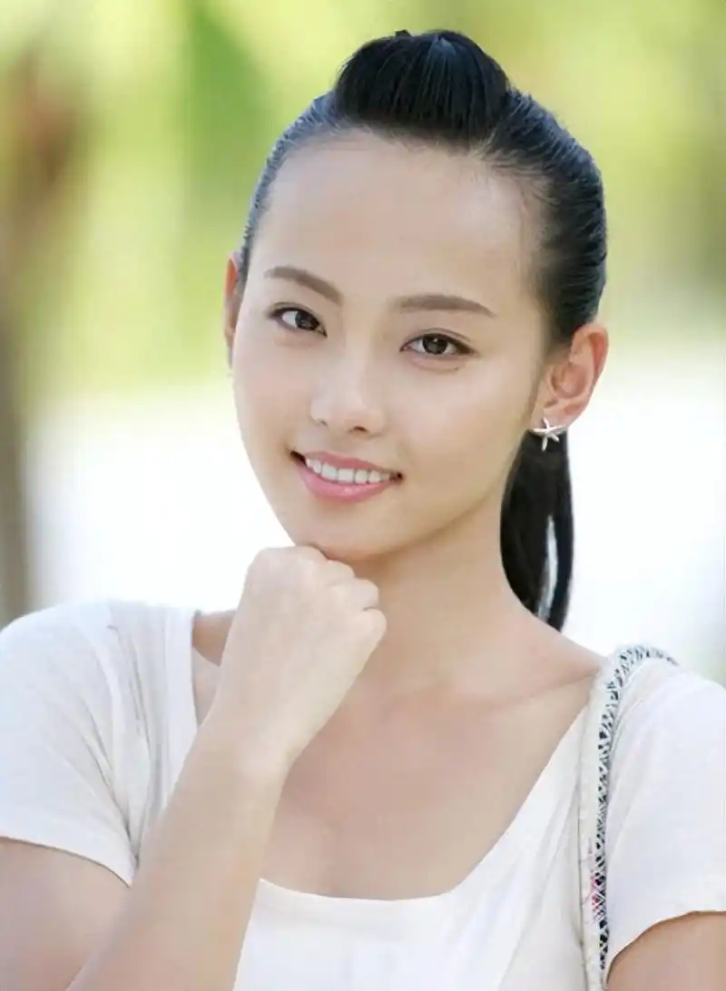 回顾3年生两子,结婚8年都等不来婚礼的张嘉倪,终究为他人做了嫁衣