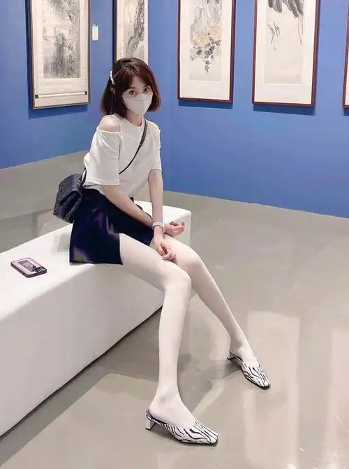 白色丝袜的魅力:女生们的纯欲风