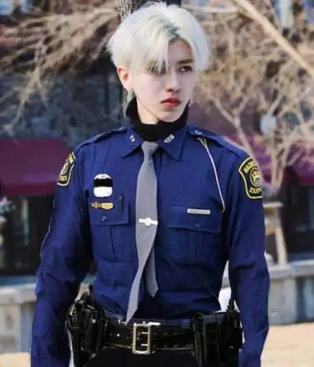 谁说蔡徐坤"娘",儿时军装照曝光后,iukn:我们man着呢_网易订阅