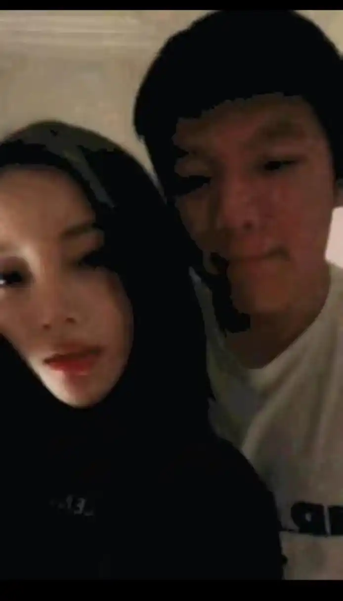 当年李小璐和pg one一共被曝光了三段亲密视频,花式秀恩爱!