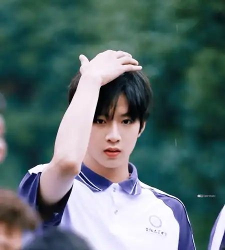 恭喜刘耀文粉丝增长到1000万,有福利了,姐妹们快来领取!