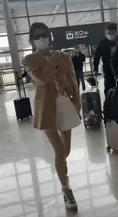 膝盖内扣外八字这几位女星的走路姿势简直毁形象