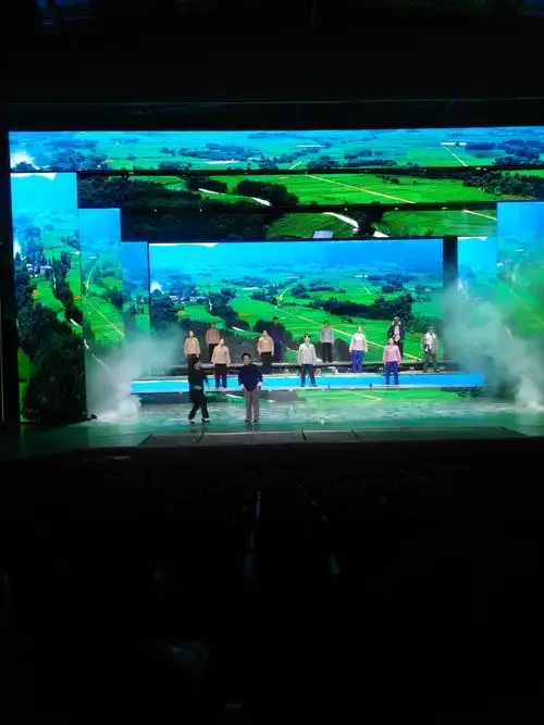 垌头村旋转舞台正在演出情景剧朝阳沟