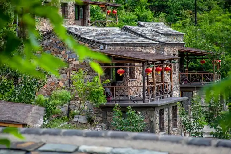 踏着初秋的爽朗去,房山坡峰岭寻找那个隐居山中的