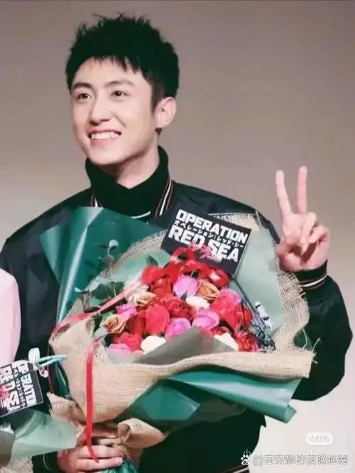 黄景瑜的小虎牙实在是太可爱了叭!