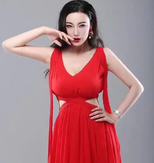 曾被称为"中国乳神"的王李丹妮,一夜爆红后,如今成了这样|演员|模特