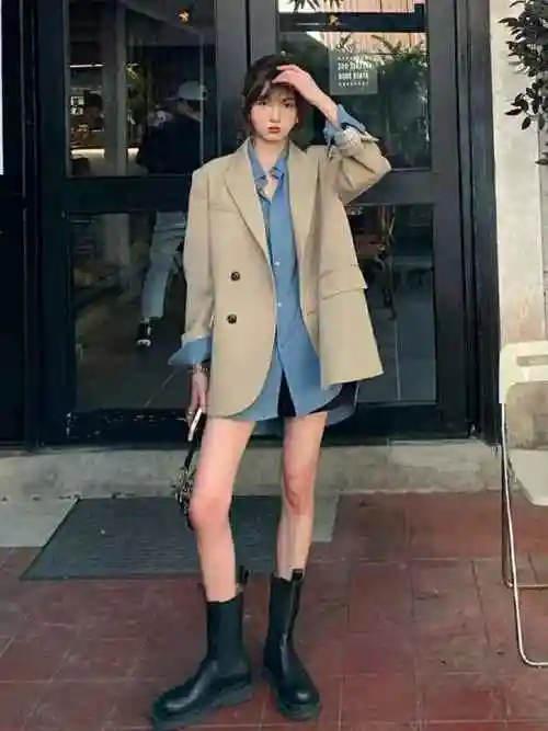 搭配五:白色西装外套 白色雪纺衫