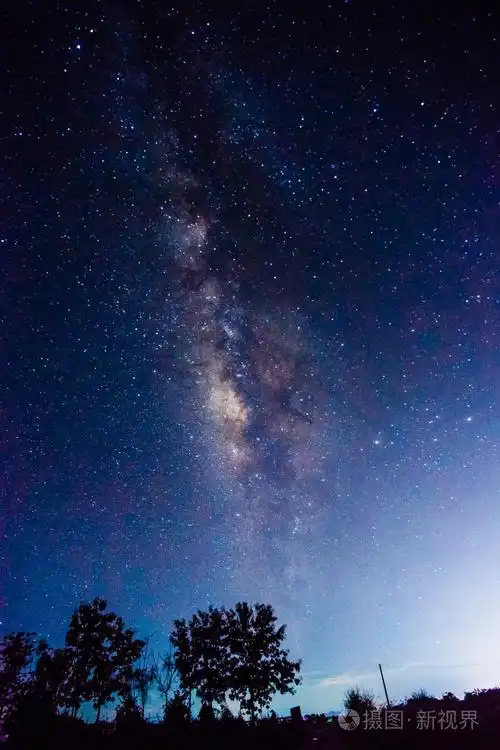 银河系在夏天的夜晚
