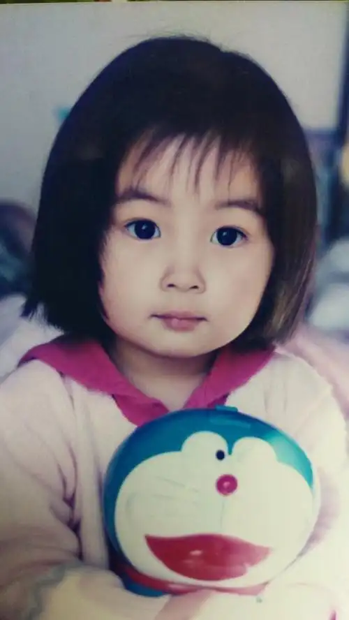 可爱!饭田里穗晒小时候的照片