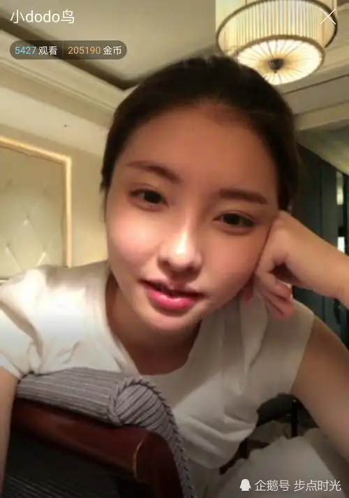 王思聪前女友豆得儿直播,脸部皮肤真是一言难尽