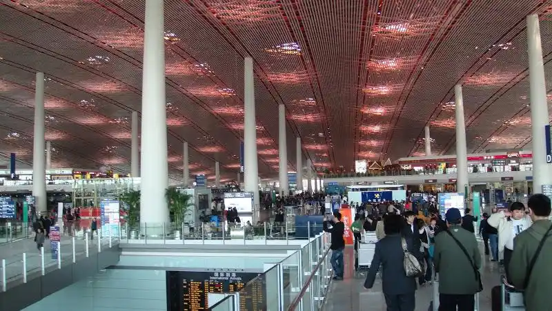 图三,进入t3航站楼的出发大厅内