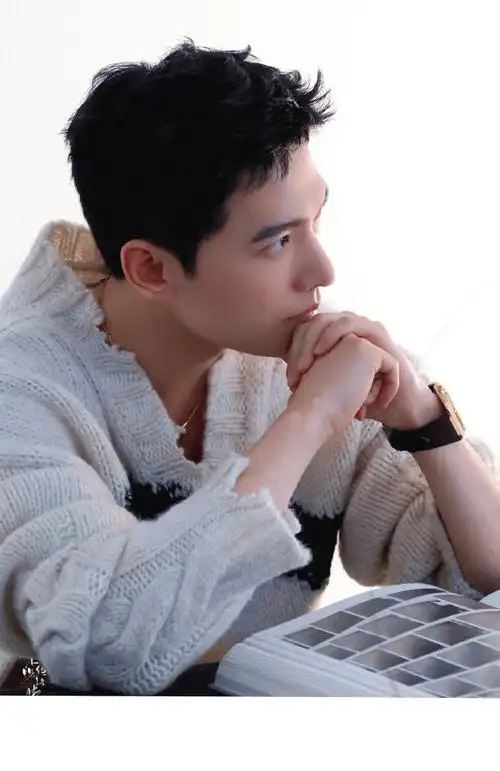 杨洋冬日惬然芭莎大片##杨洋时尚芭莎十一月刊封面