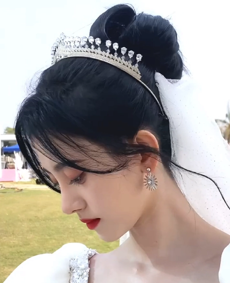 鞠婧祎婚纱造型出炉,气质清冷,生图却暴露26岁真实皮肤状态