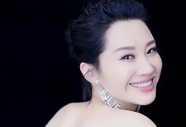 为什么54岁的许晴至今单身她坦然承认如果他还在我会嫁