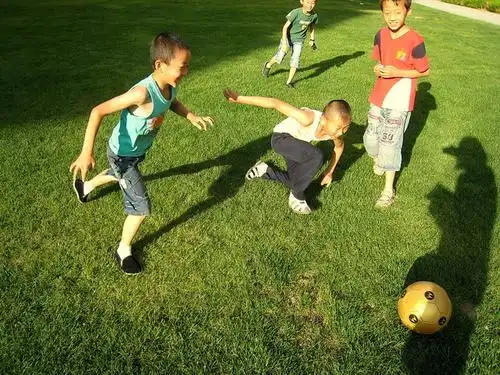 整个童年只能是或者应当是玩耍和嬉闹游戏的时间