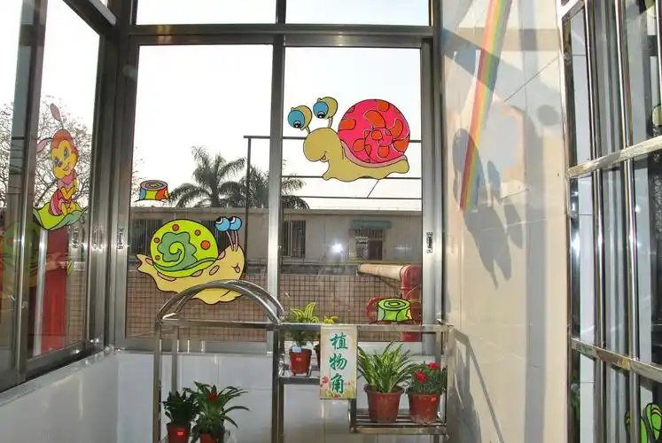 幼儿园卡通玻璃窗贴实拍图,美美哒!