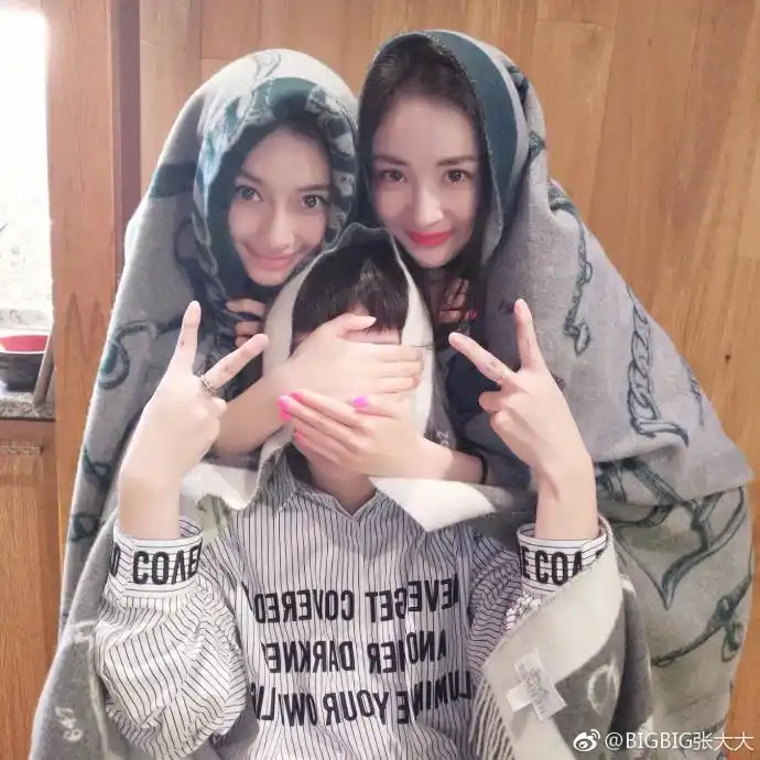 张大大和baby杨幂比v合影卖萌关系超好