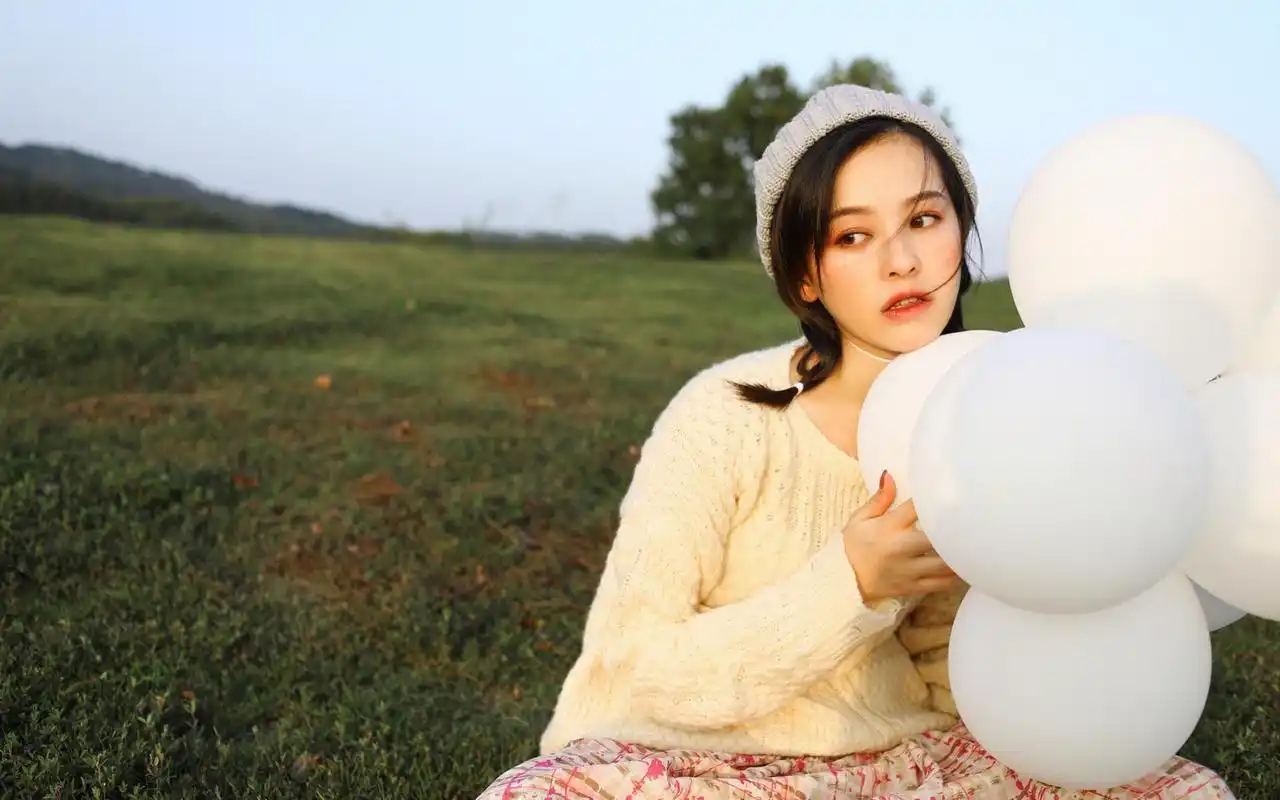 文艺美女户外清新唯美写真图片桌面壁纸