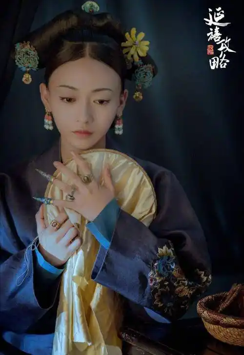 在于正剧中出演了两年龙套后,18年吴谨言终于凭借《延禧攻略》中的魏