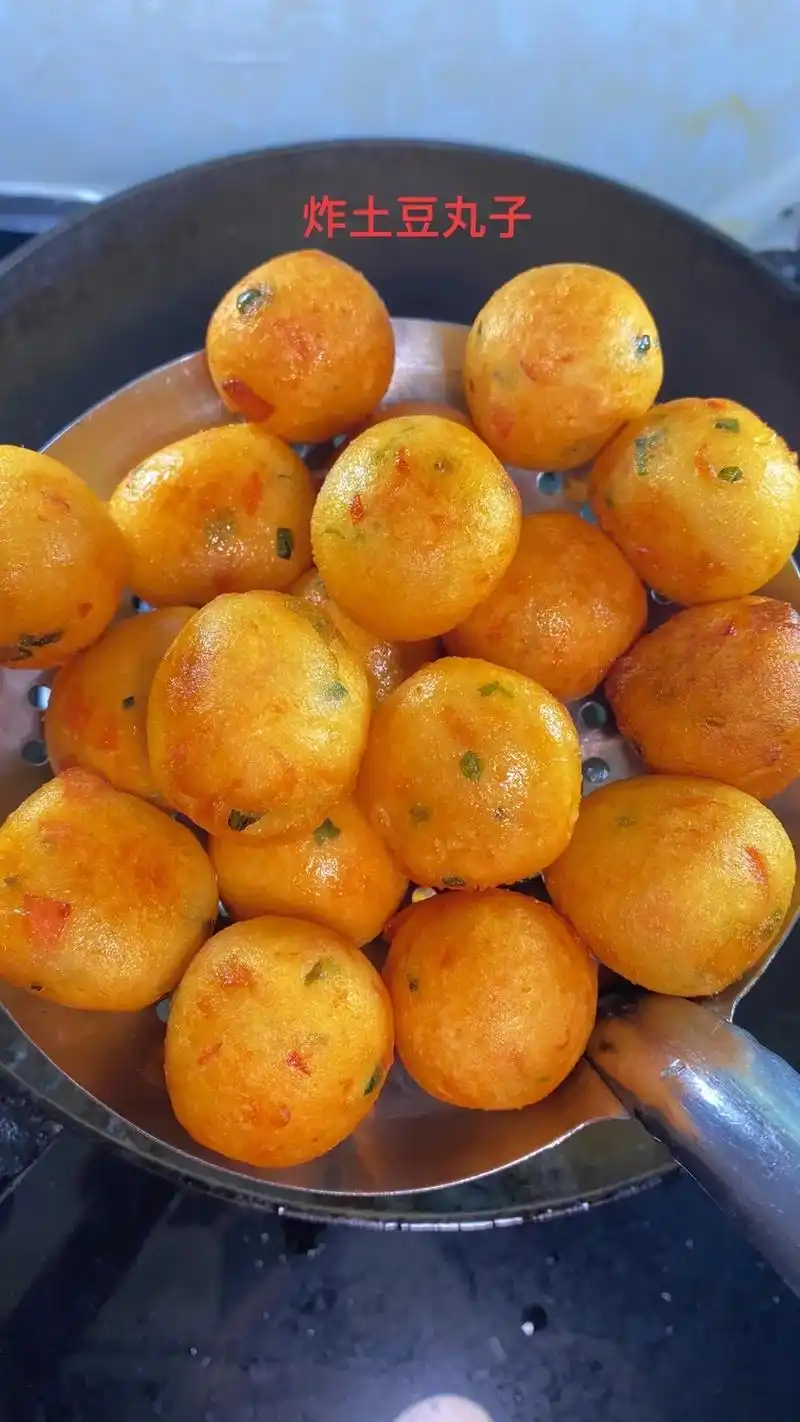 炸土豆丸子.#图文伙伴计划 用酥肉粉炸土豆丸子真不错哦,把握 - 抖音