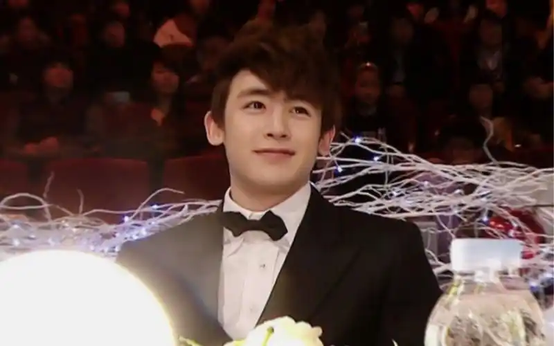 2pm|当年百家墙头泰国王子尼坤xi