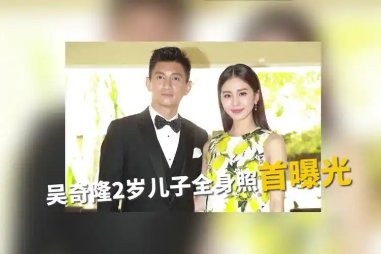 吴奇隆携一家三口出游刘诗诗蹲着与儿子互动2岁步步全身照首曝光