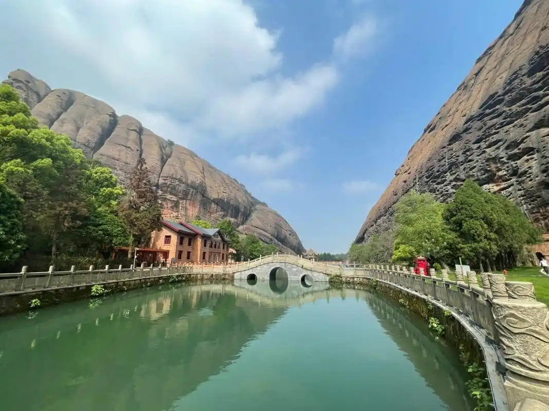 五一推荐～上饶龟峰一日游 五一出行高峰期,   避开网红高峰景区,当选