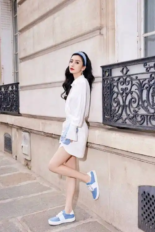 angelababy(杨颖),1989年2月28日出生于,以前是一名模特,后来进入影视