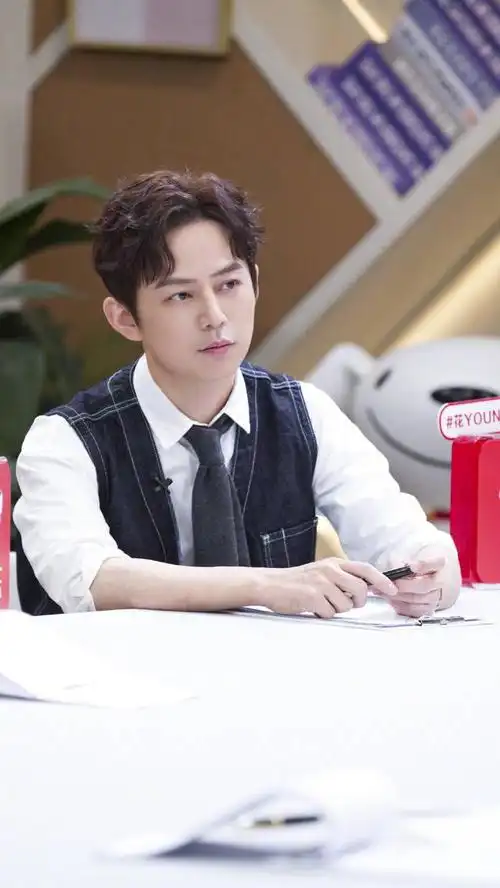 主持人何炅,写真照