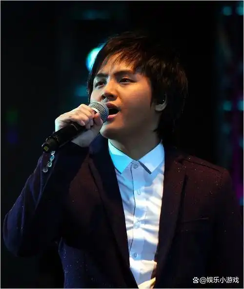 中学时代,郑源的生活充满了音符和旋律.