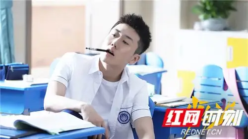 姜冠南少年派热播坐在你后桌的男生暖心上线