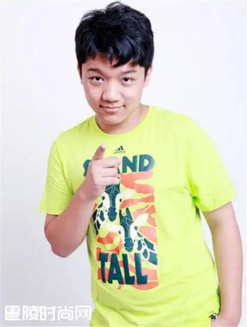 那时小小的尤浩然,如今已经长大了,身高有178了呢!十二年前,尤浩然因